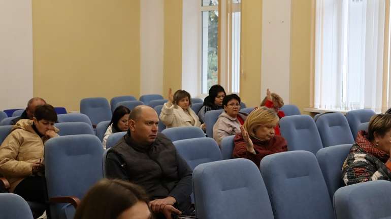У Диканьці чиновники з депутатами здебільшого тринькають гроші на себе