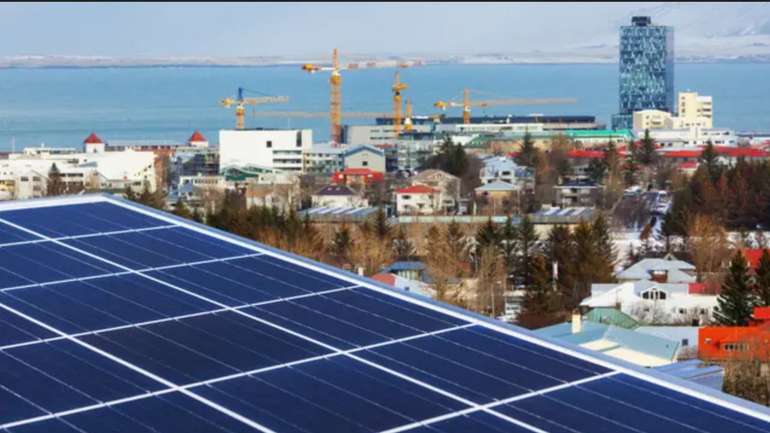 Одним - електрика від Сонця, іншим - алюзії на ілюзії.