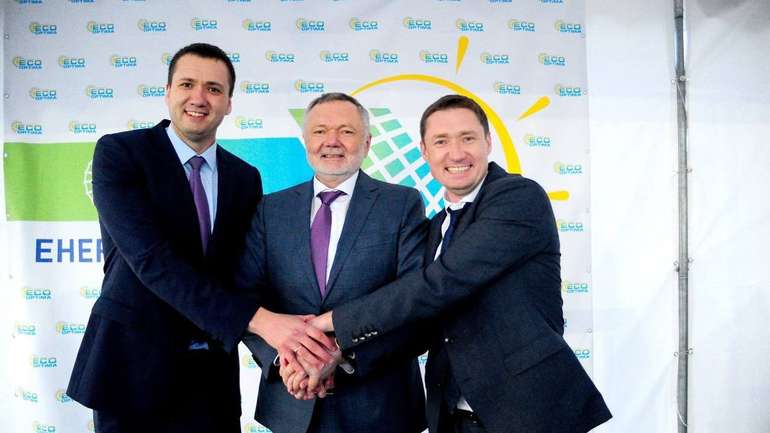 Зіновій Козицький з синами Степаном (зліва) і Максимом (справа)