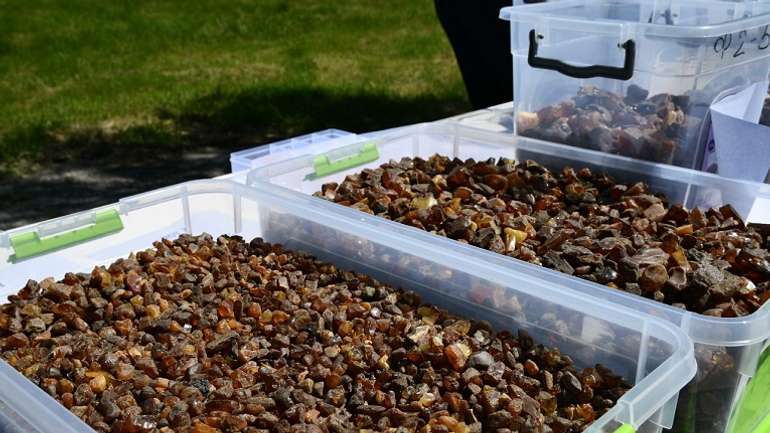 Зе-банда віддала український бурштин китайським комуністам