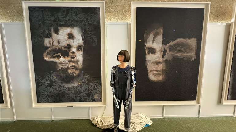 Першу картину, яку намалював людиноподібний робот Ai-Da, продали за $1 млн