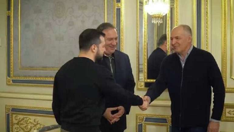 Трамп стає на граблі Зеленського