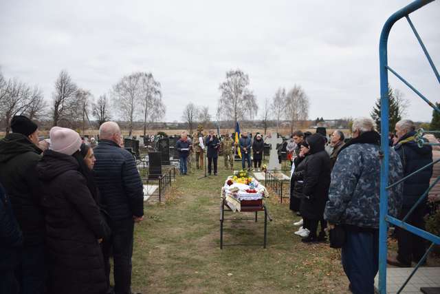 Захисник України Віталій Пузир повернувся у Нові Санжари «на щиті»_7