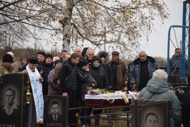 Захисник України Віталій Пузир повернувся у Нові Санжари «на щиті»_9