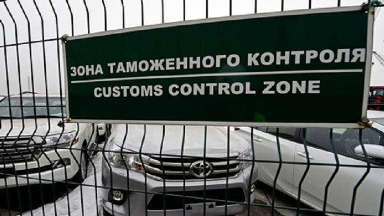 Японія офіційно дозволила постачати свої авто до РФ