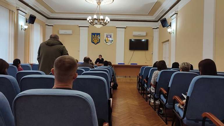 Диканьку олігархам, землю на продаж, воїнам — дулю без маку