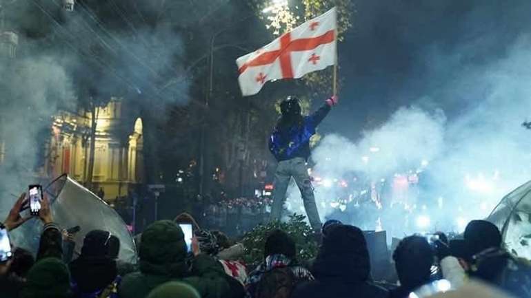 Протести у Тбілісі нагадують Євромайдан і не є революцією