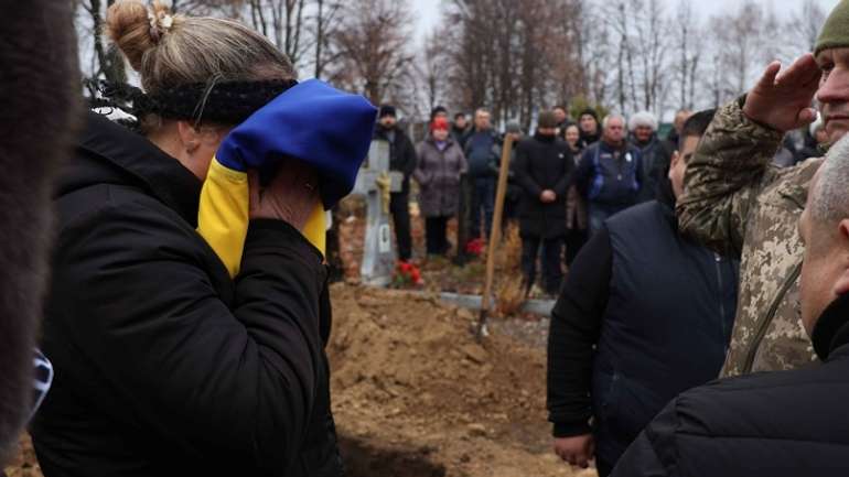 Лохвиця у жалобі, «на щиті» український захисник Олександр Комірний