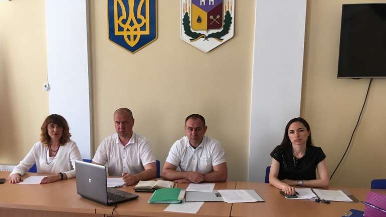 Чиновникам — високі зарплати, мешканцям Диканьки — захмарні тарифи