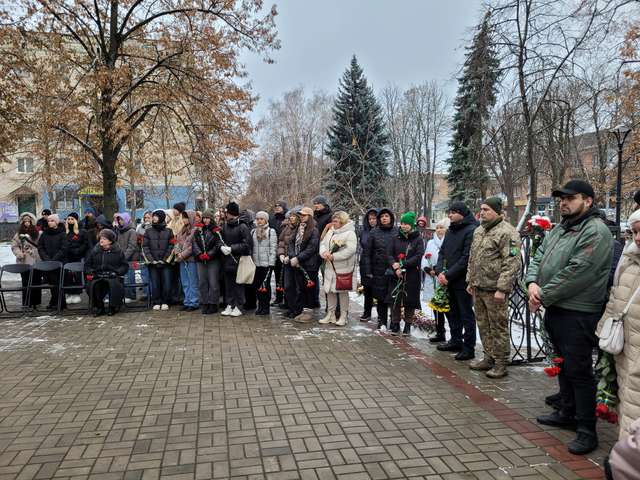 Миргород вшанував полеглих земляків-Героїв_3