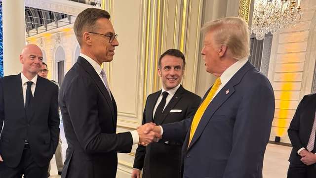 Президенти Стубб, Макрон і Трамп у Парижі (грудень 2024 року)