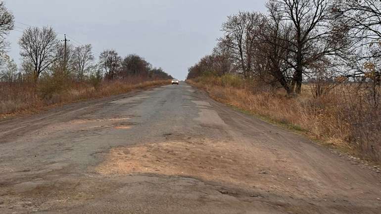 Дорога між Новими Санжарами та Нехворощею щезає на очах