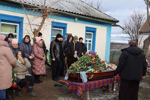 Решетилівська громада провела в останню дорогу свого захисника Олександра Москівця_5