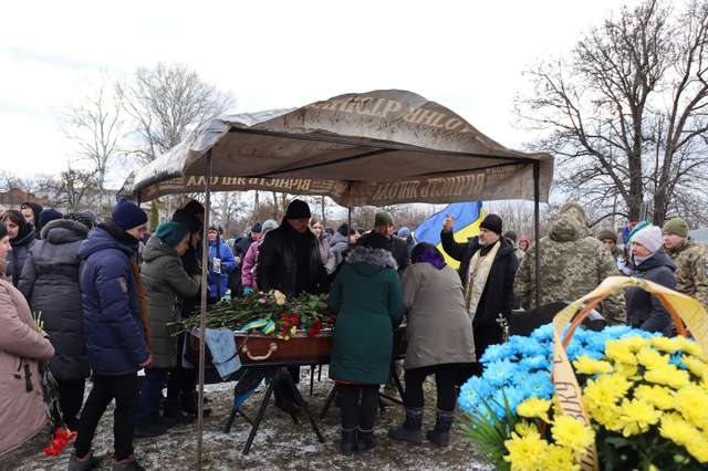 Решетилівська громада провела в останню дорогу свого захисника Олександра Москівця_9