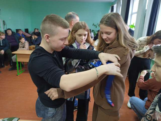 Лохвицьких школярів навчають першої домедичної допомоги_1