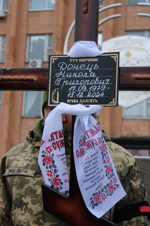 Фронтовика Миколу Донця зустріли у рідній Семенівці «на щиті»_3