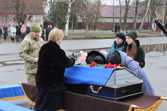 Фронтовика Миколу Донця зустріли у рідній Семенівці «на щиті»_5