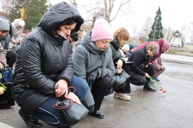 Фронтовика Миколу Донця зустріли у рідній Семенівці «на щиті»_9