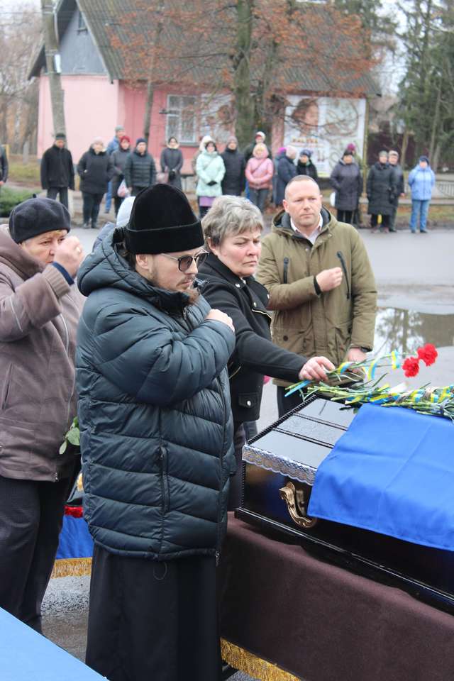 Фронтовика Миколу Донця зустріли у рідній Семенівці «на щиті»_7