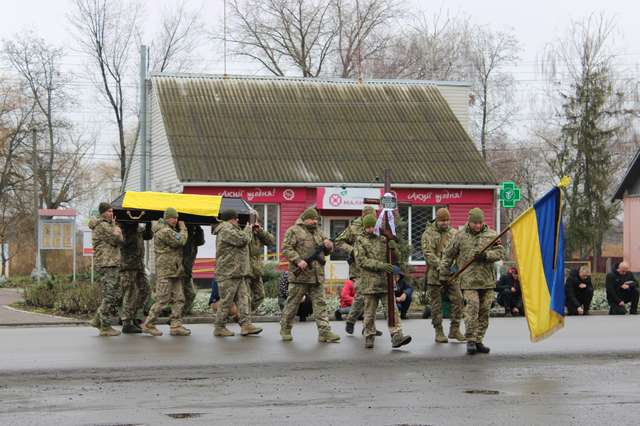 Фронтовика Миколу Донця зустріли у рідній Семенівці «на щиті»_1