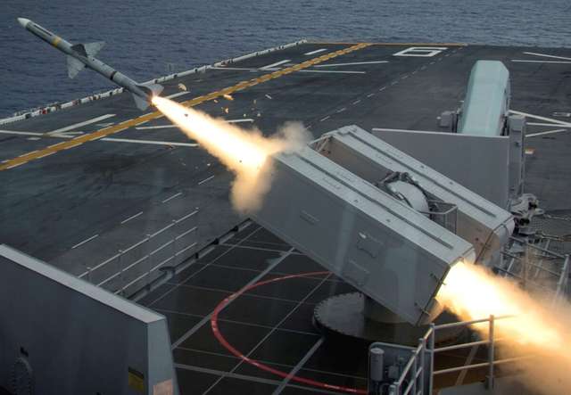 Запуск Sea Sparrow з військового корабля