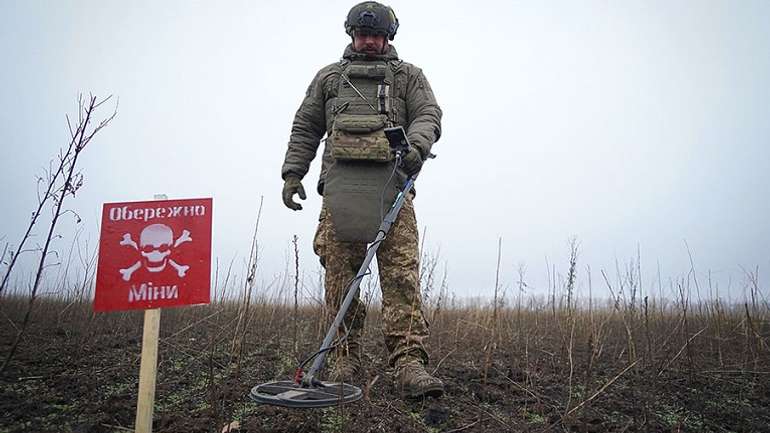 Нацгвардійці очищують Харківщину від російських мін, снарядів, бомб і ракет