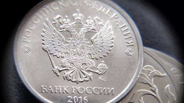 Рубль знецінюється, а економіка РФ зміцнюється