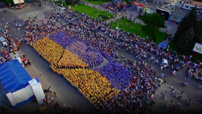 Ставка українців на самоорганізацію і солідарність нації
