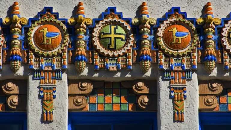Театр Кімо в американському штаті Нью-Мексико прикрашають традиційні символи народу навахо