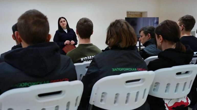 Кремль мертвою хваткою вчепився в українську молодь окупованого Бердянська