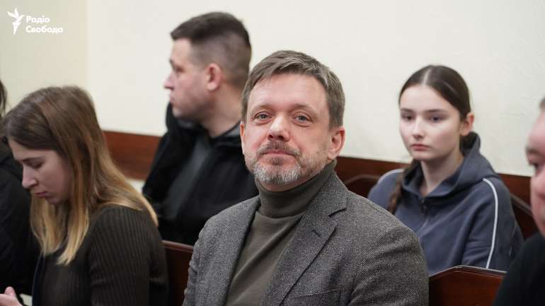 Влада відмазує всесильного банкіра родини Зеленських