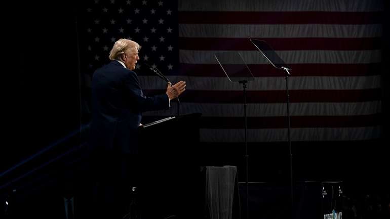 Трампісти хочуть, щоби Дональд президентствував 3 каденції
