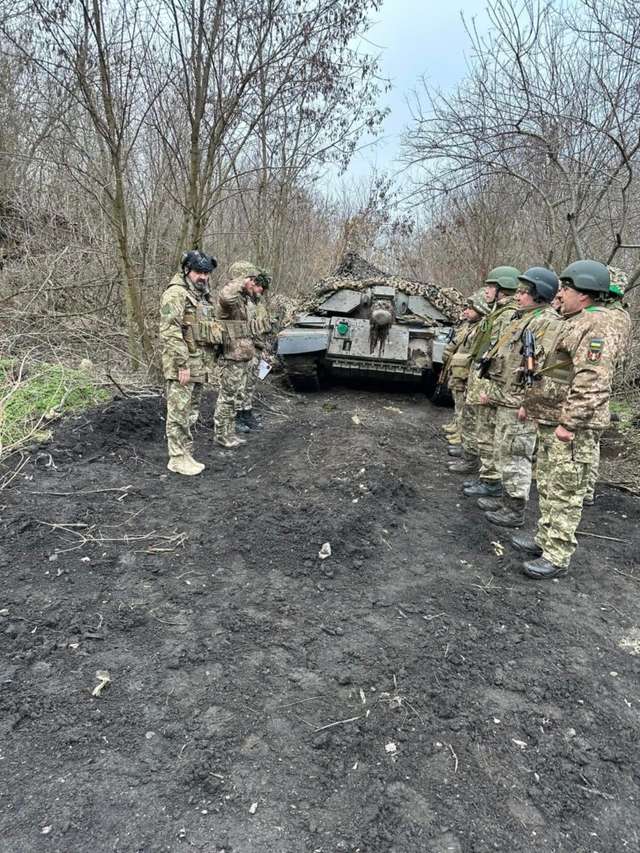 Навіщо модернізовані танки в бою, коли є люди..._3
