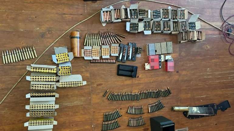 Правоохоронці звинуватили трьох лубенців у торгівлі зброєю