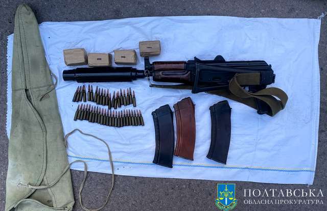 Правоохоронці звинуватили трьох лубенців у торгівлі зброєю_1
