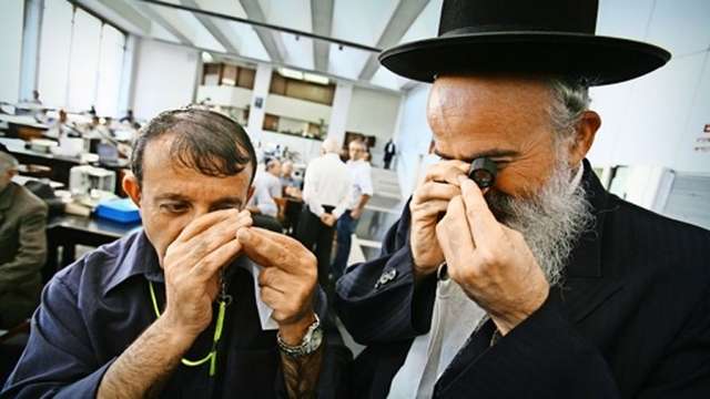 Найбільший у світі виробник алмазів досі банкує_3