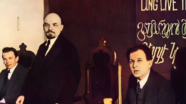Платтен (крайній праворуч) із Лєніним на установчому конґресі Комуністичного Інтернаціоналу, Москва, 1919 рік