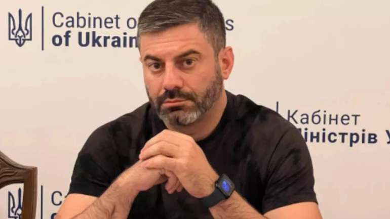 Нині Україною правлять шахраї та аферисти