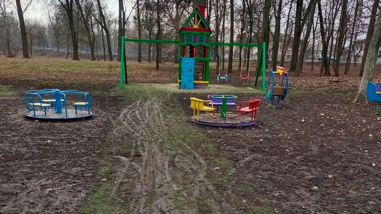 Дітям Полтавщини — ігри у бруді та сльоті