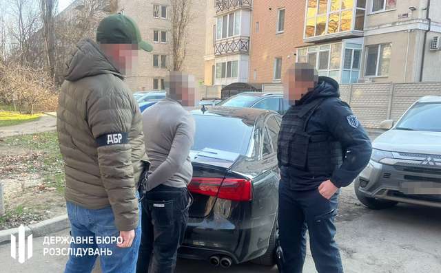 ДБР викрило схему заробітку на родичах мобілізованих у Миколаївському ТЦК_5