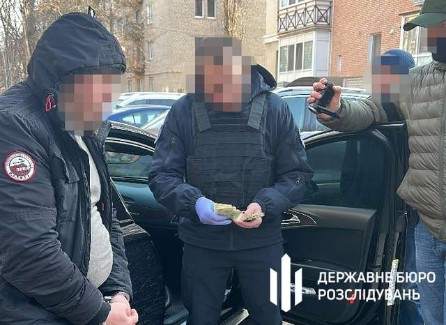 ДБР викрило схему заробітку на родичах мобілізованих у Миколаївському ТЦК_7