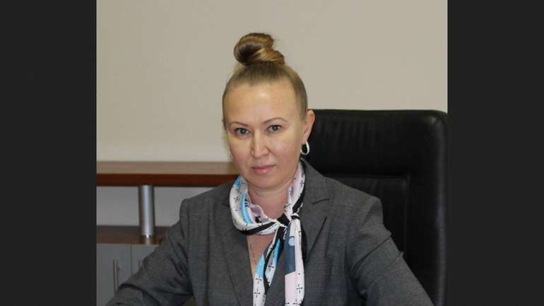 Голова податківців Сумщини під час війни незаконно проживала в США, не декларуючи майно