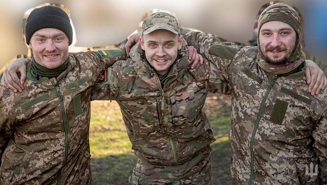 Захисники України: «Позитив» (ліворуч), «Опер» (посередині) і «Злобний» (праворуч)