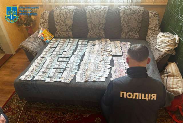 Правоохоронці викрили нелегальну тютюнову мануфактуру на Поділлі_1