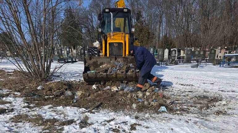 Одним полтавцям кладовище, іншим — стихійне звалище