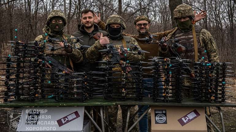 Батько у війську захищає Україну, син постачає дрони