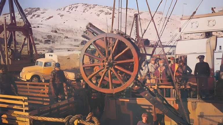 Розвантаження військового корабля у порту Лійнагамарі (1943 рік)