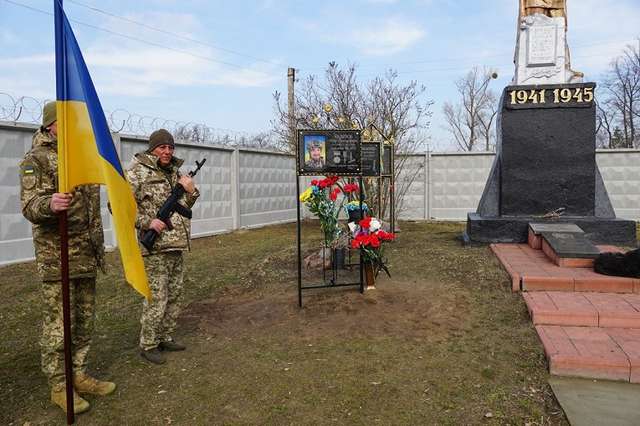 У Лубнах відкрили пам'ятну дошку полеглому воїну-земляку_5
