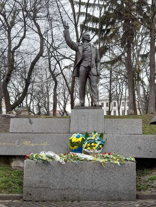 Пам'ятник В'ячеславу Чорноволу у Львові