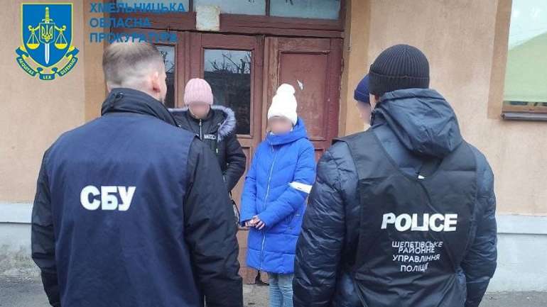 Українка довірилася ФСБ, підпаливши будівлю міської ради на Хмельниччині